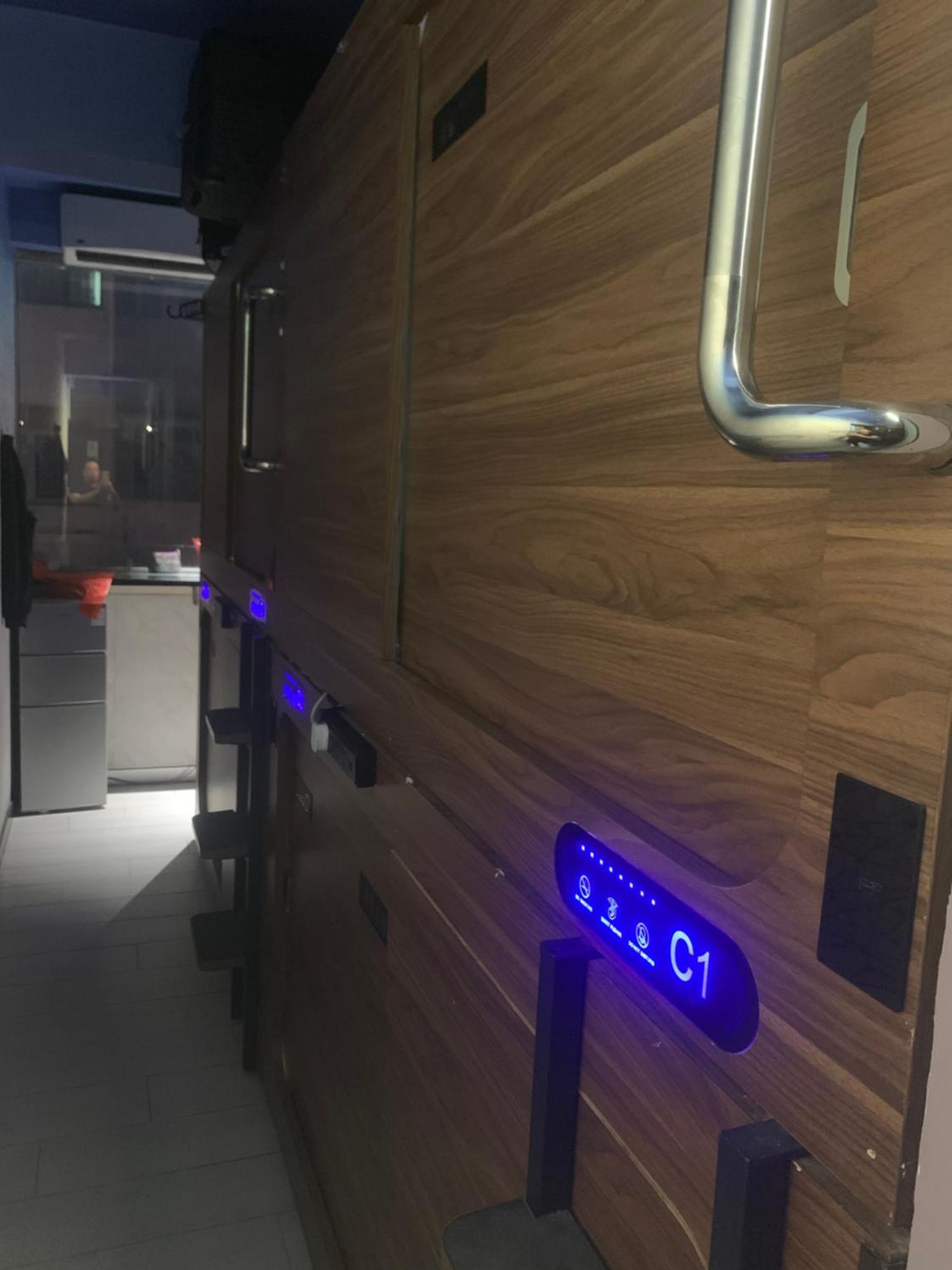 Sleep Cubee Hostel Гонконг Экстерьер фото